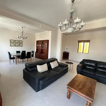 Spacious & 3-bedroom Close To The Sea *