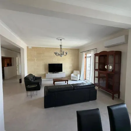 Spacious & 3-bedroom Close To The Sea Lägenhet