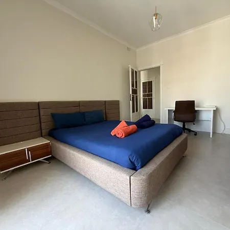 Spacious & 3-bedroom Close To The Sea