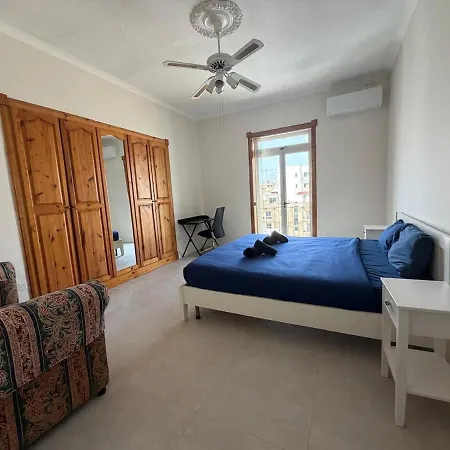Spacious & 3-bedroom Close To The Sea Lägenhet