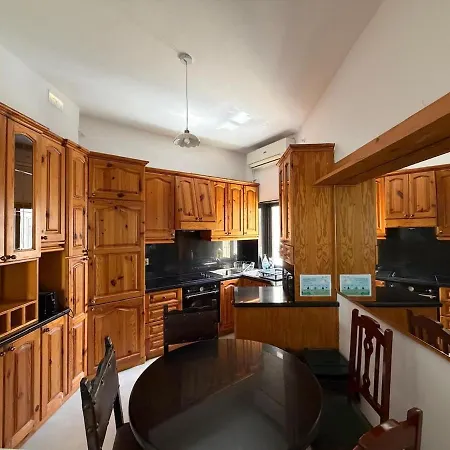 Spacious & 3-bedroom Close To The Sea Ta Xbiex