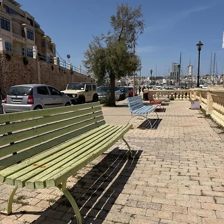 Apartment Spacious & 3-bedroom Close To The Sea *