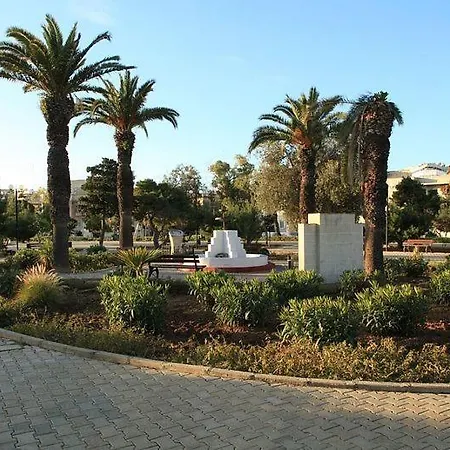 Spacious & 3-bedroom Close To The Sea *